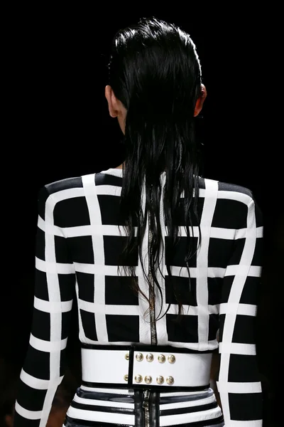 Look 28